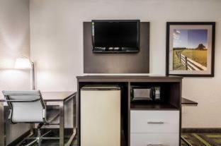 Room #139553411 at Quality Inn Grove City - Columbus South