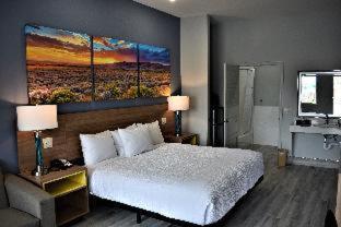 Room #586445608 at Days Inn & Suites by Wyndham Downtown/University of Houston