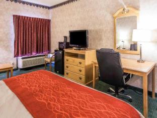 Room #45883115 at Econo Lodge Newport Smoky Mountains Gateway