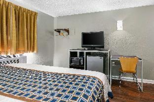 Room #114935317 at Rodeway Inn Bristol near Sesame Place