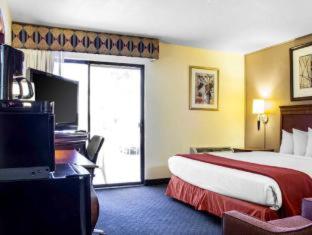 Queen Room with Two Queen Beds - Non Smoking at Quality Inn Wickenburg
