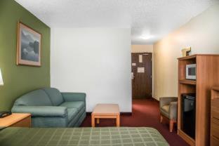 Room #49227406 at Hudson Inn & Suites