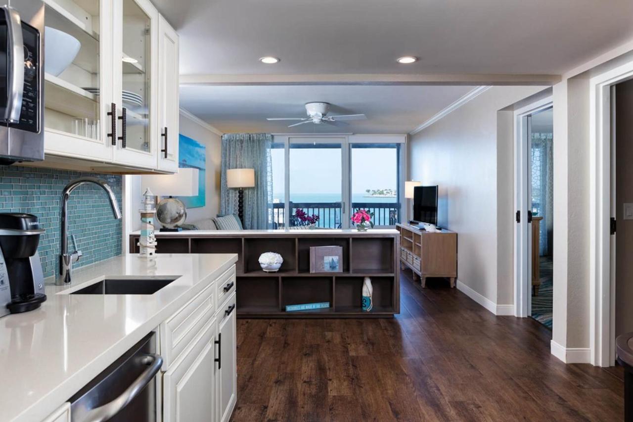 Premium One Bedroom Ocean Front Suite, King Bed at Sunset Key Cottages