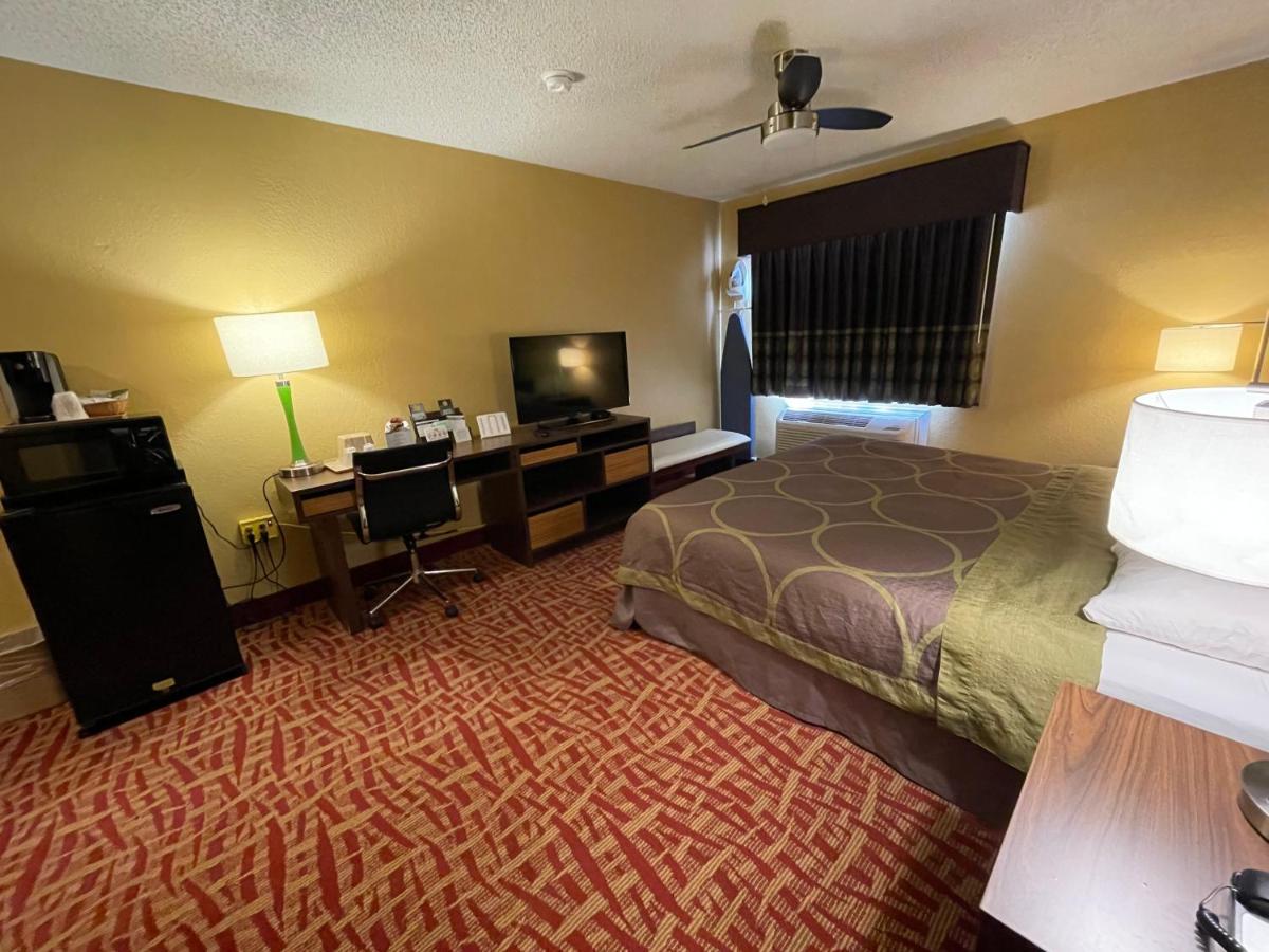 King Room - Non-Smoking at Super 8 by Wyndham Van Buren/Ft. Smith Area