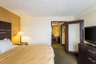 Room #49233309 at Spark by Hilton Milwaukee Airport