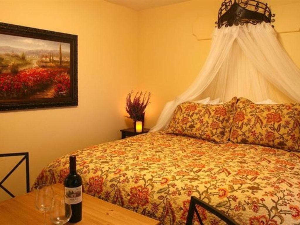 | Cabernet House, an Old World Inn