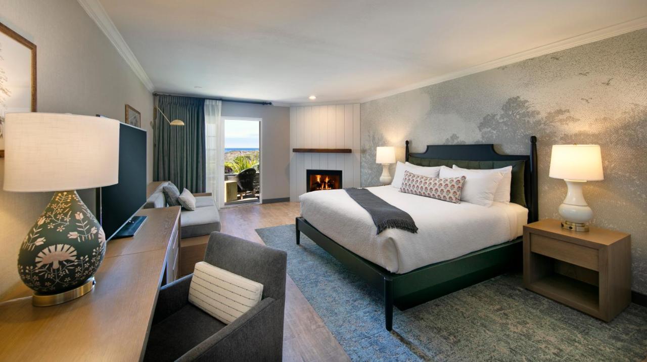 King Room with Patio & Oceanview at Fireside Inn on Moonstone Beach