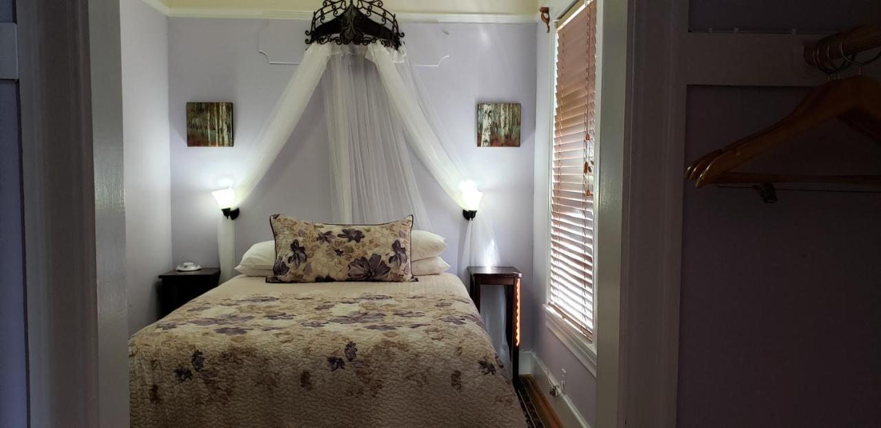 | Cabernet House, an Old World Inn