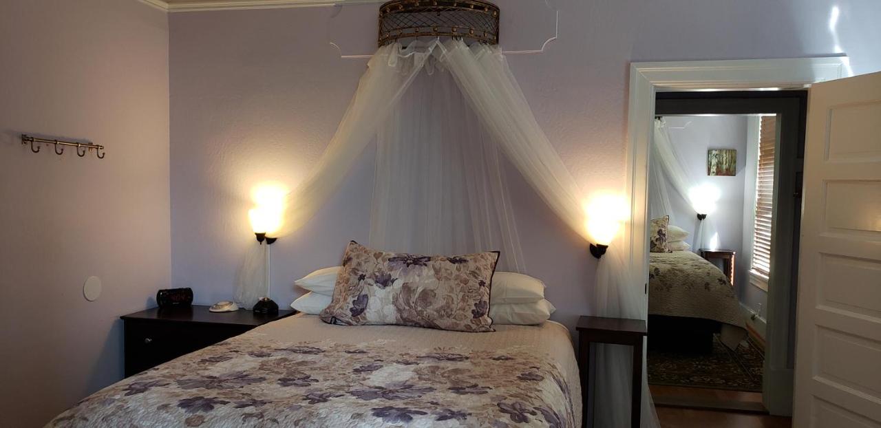 | Cabernet House, an Old World Inn