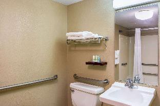 Room #5668520 at Quality Suites Atlanta Airport East