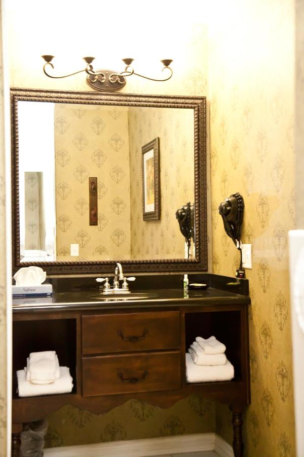 Superior Queen Room with Spa Bath - No pets at Canyons Boutique Hotel, a Canyons Collection Property