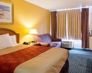 Room #51536509 at Econo Lodge Petersburg - Fort Lee
