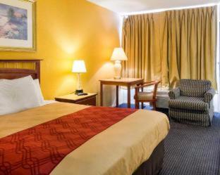 Room #51536511 at Econo Lodge Petersburg - Fort Lee