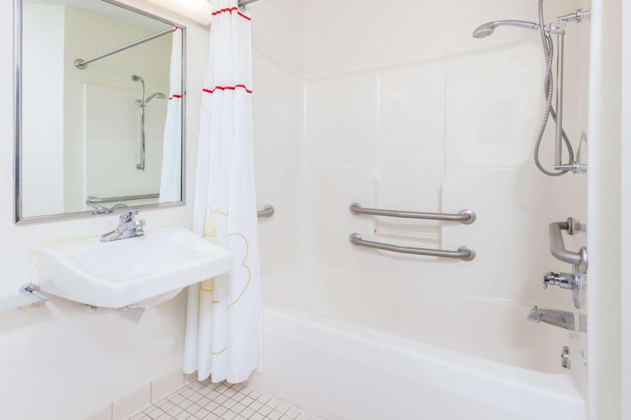 Queen Suite with Accessible Tub and Sofabed - Accessible/Non Smoking at MainStay Suites Chicago Hoffman Estates