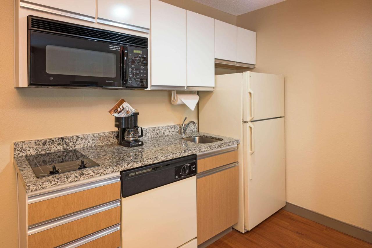 Standard Queen Room - Non-Smoking at MainStay Suites Chicago Schaumburg