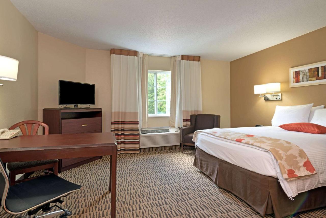 Standard Queen Room - Non-Smoking at MainStay Suites Chicago Schaumburg