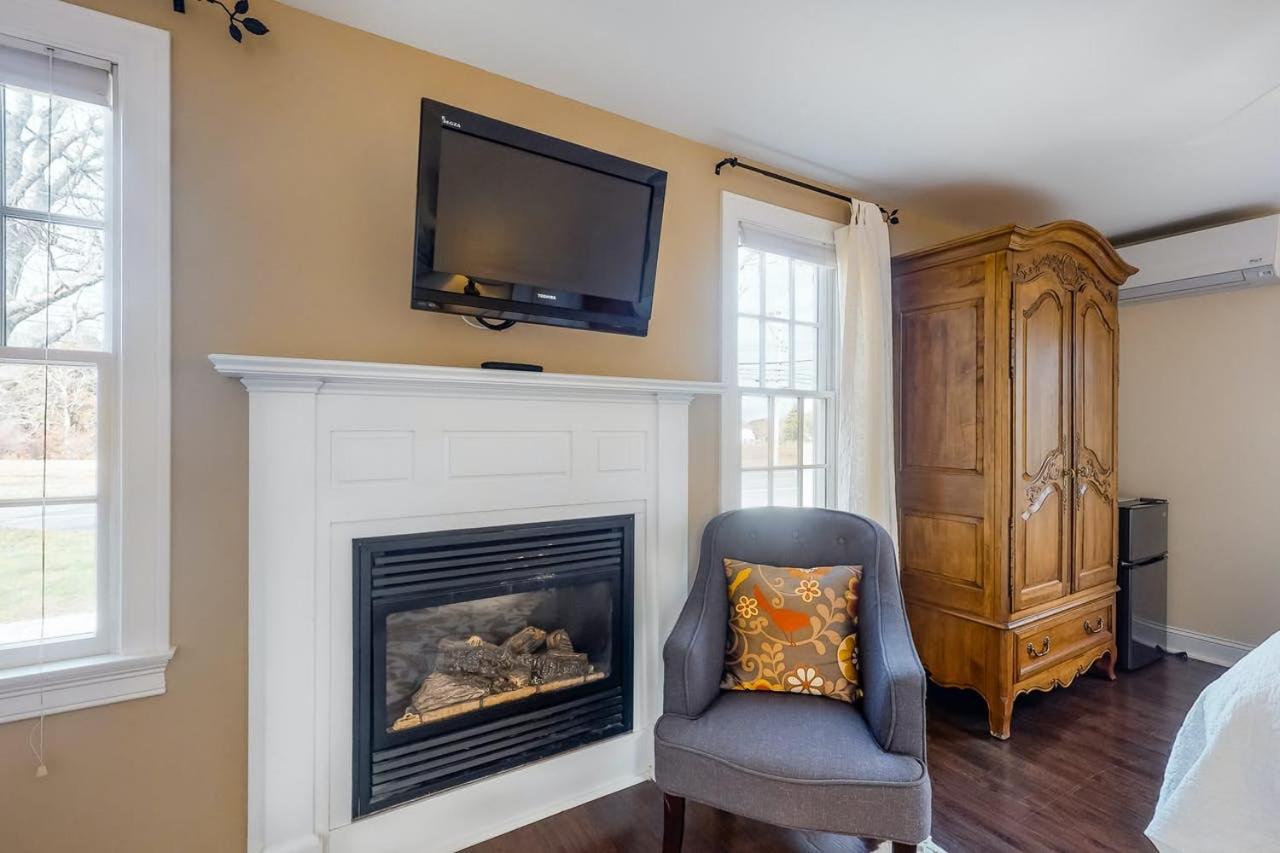 | Brewster by the Sea Inn
