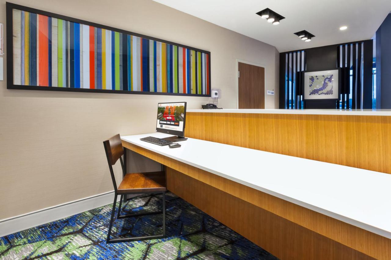 | Holiday Inn Express & Suites - Cedar Springs - Grand Rapids N, an IHG Hotel