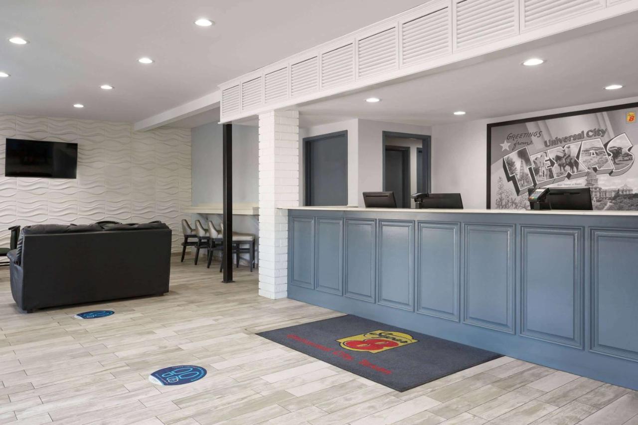 | Super 8 by Wyndham Universal City