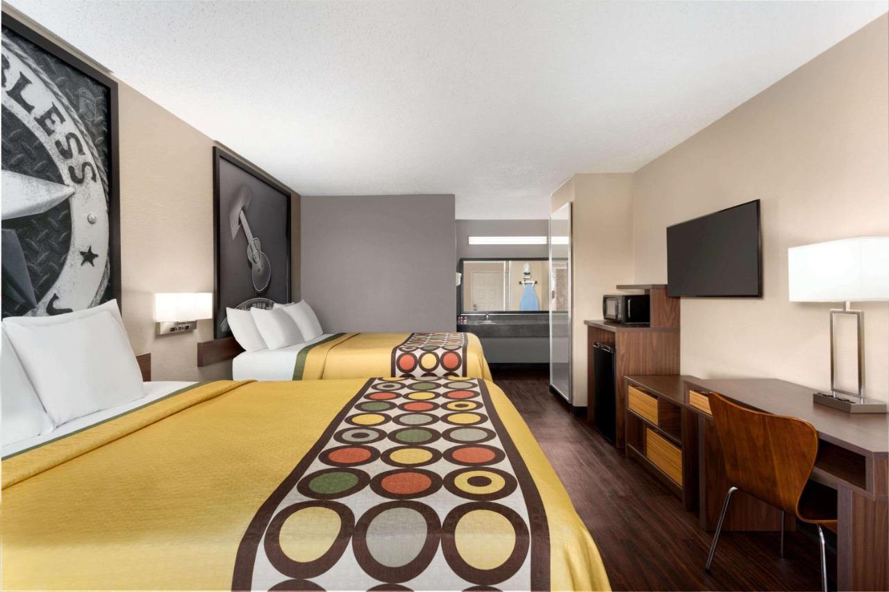 | Super 8 by Wyndham Universal City