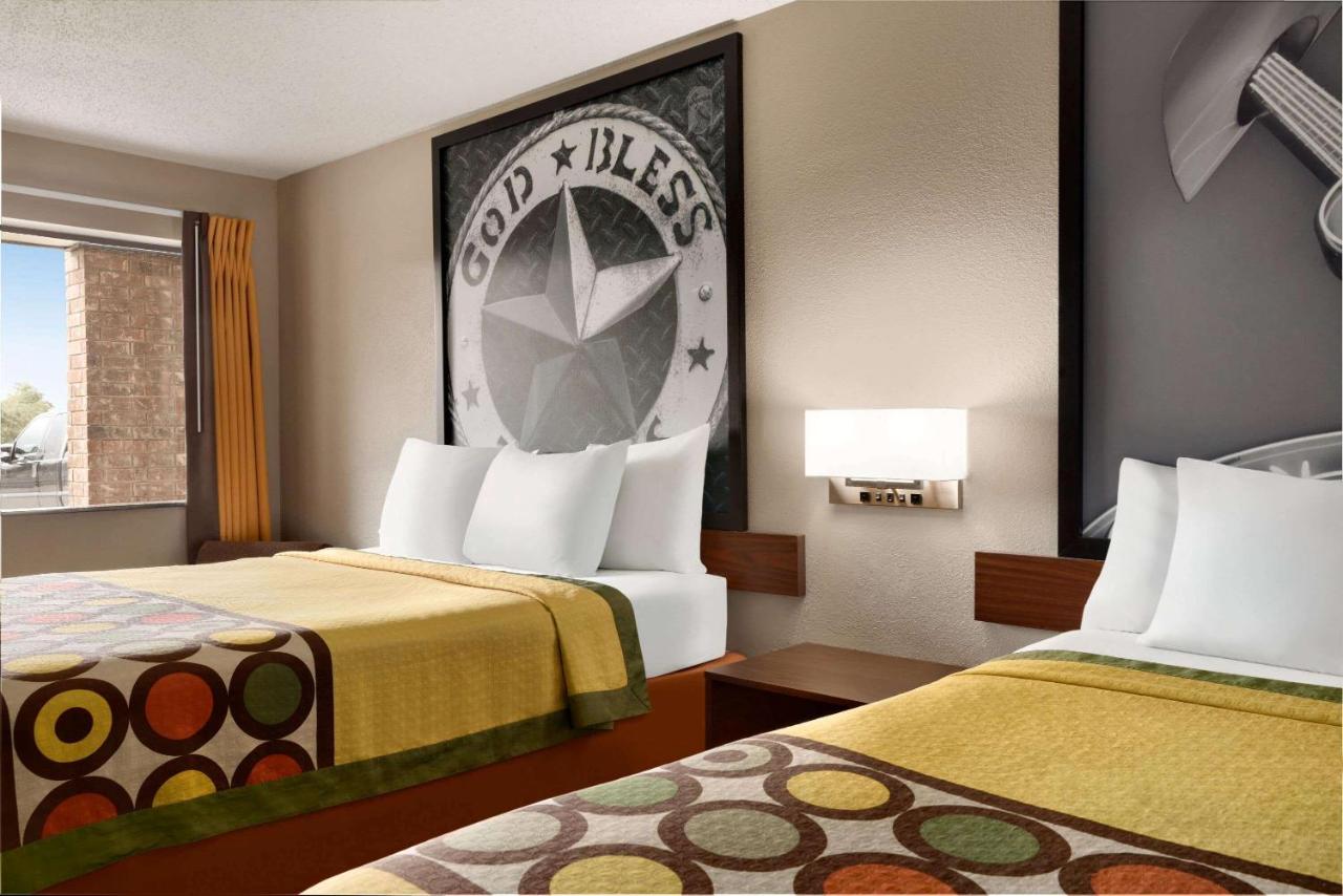 | Super 8 by Wyndham Universal City