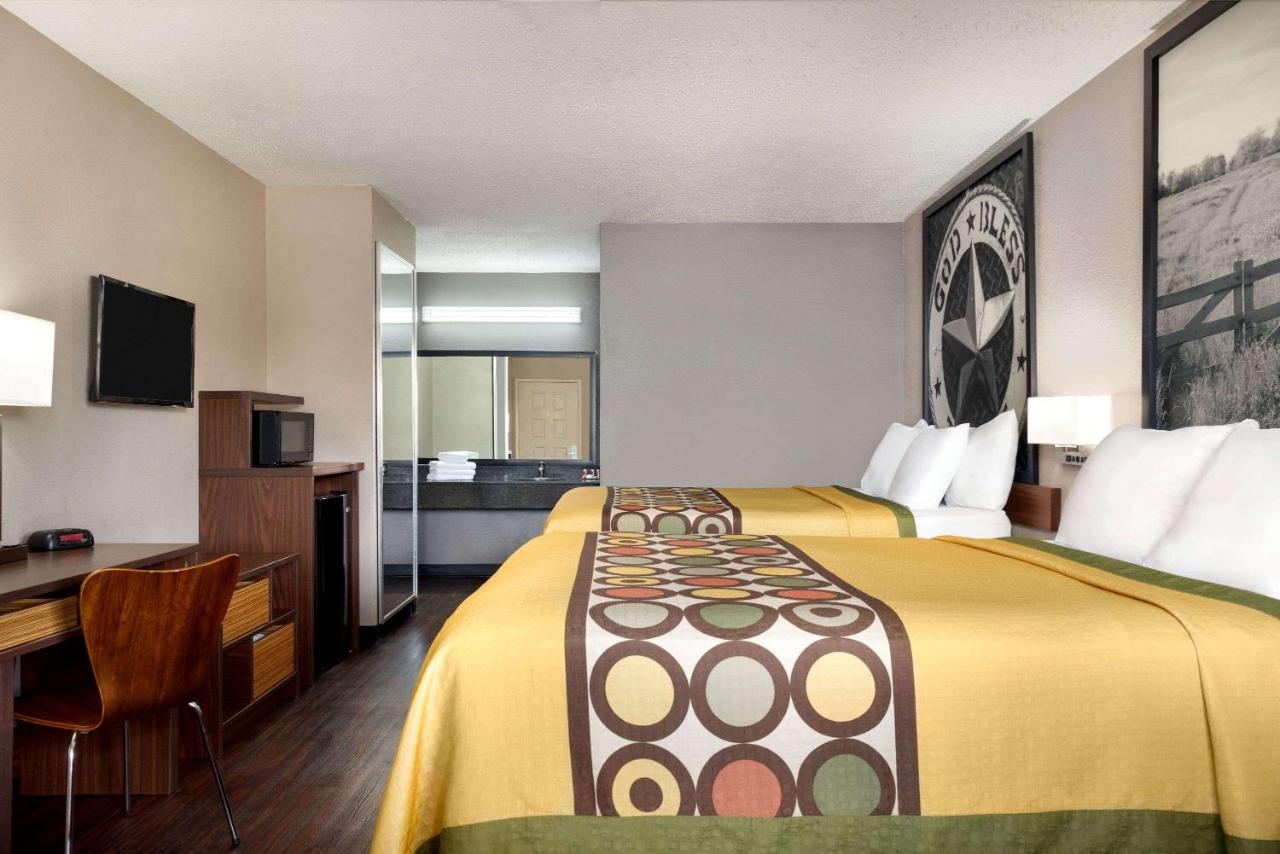 | Super 8 by Wyndham Universal City