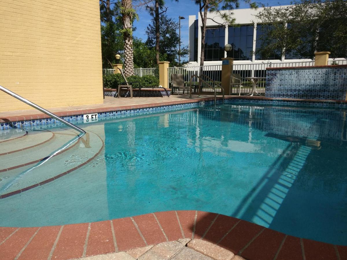 | Comfort Inn & Suites Northeast - Gateway