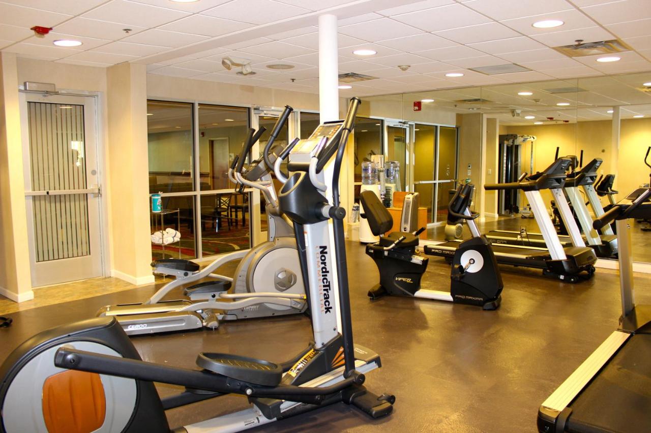 | Holiday Inn Express Hotel & Suites Waterford, an IHG Hotel