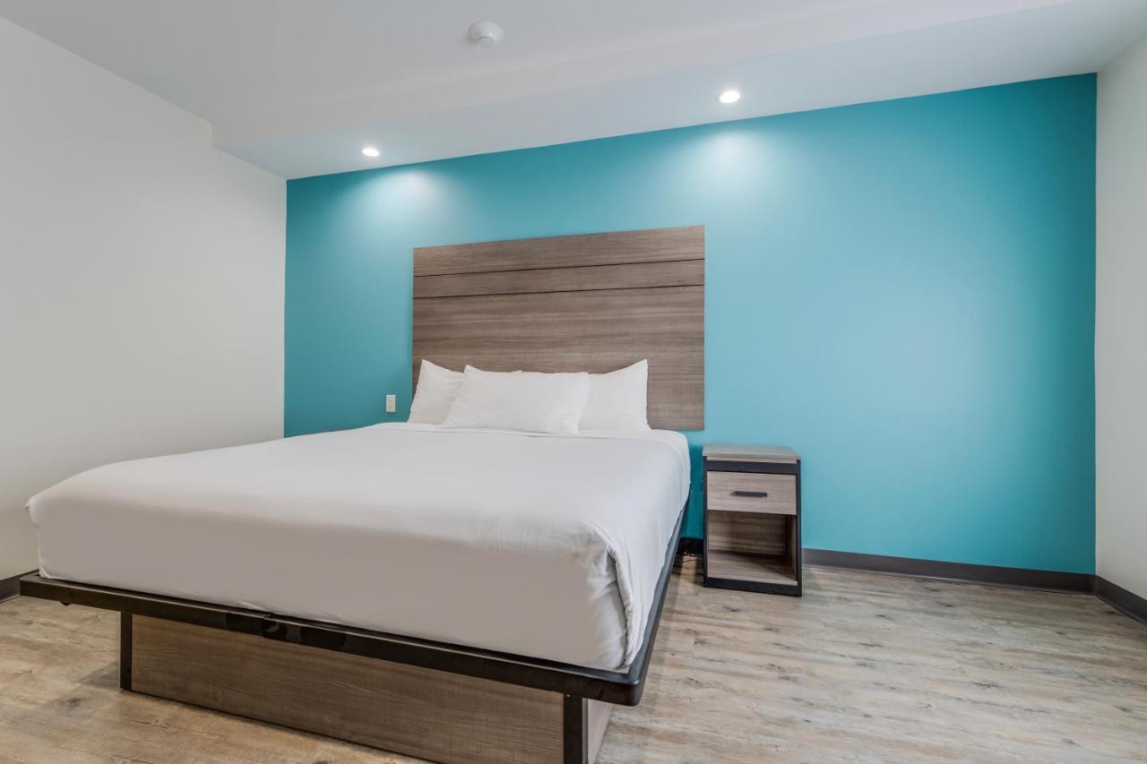 King Room at Americas Best Value Inn & Suites Katy