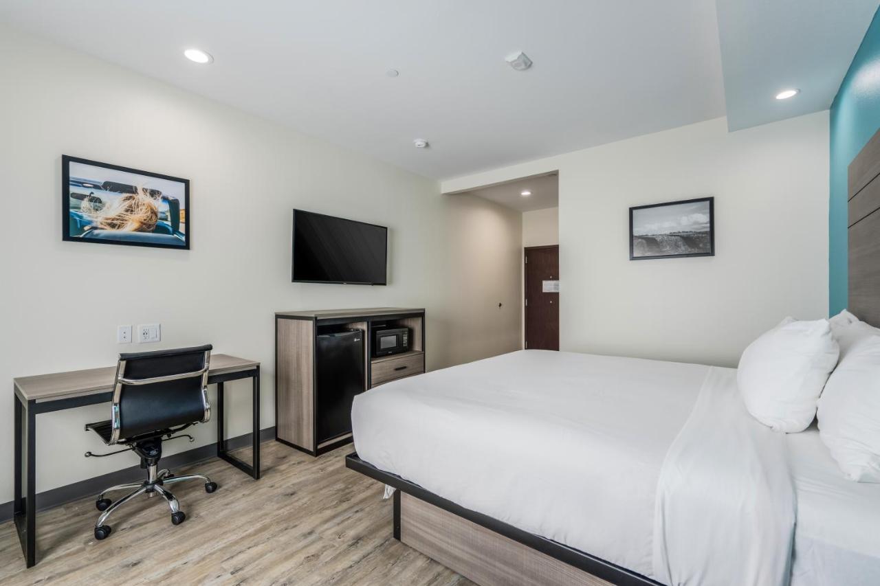 King Room at Americas Best Value Inn & Suites Katy