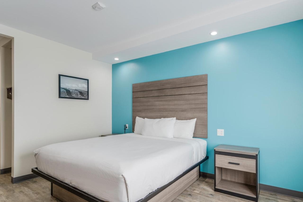 King Room at Americas Best Value Inn & Suites Katy