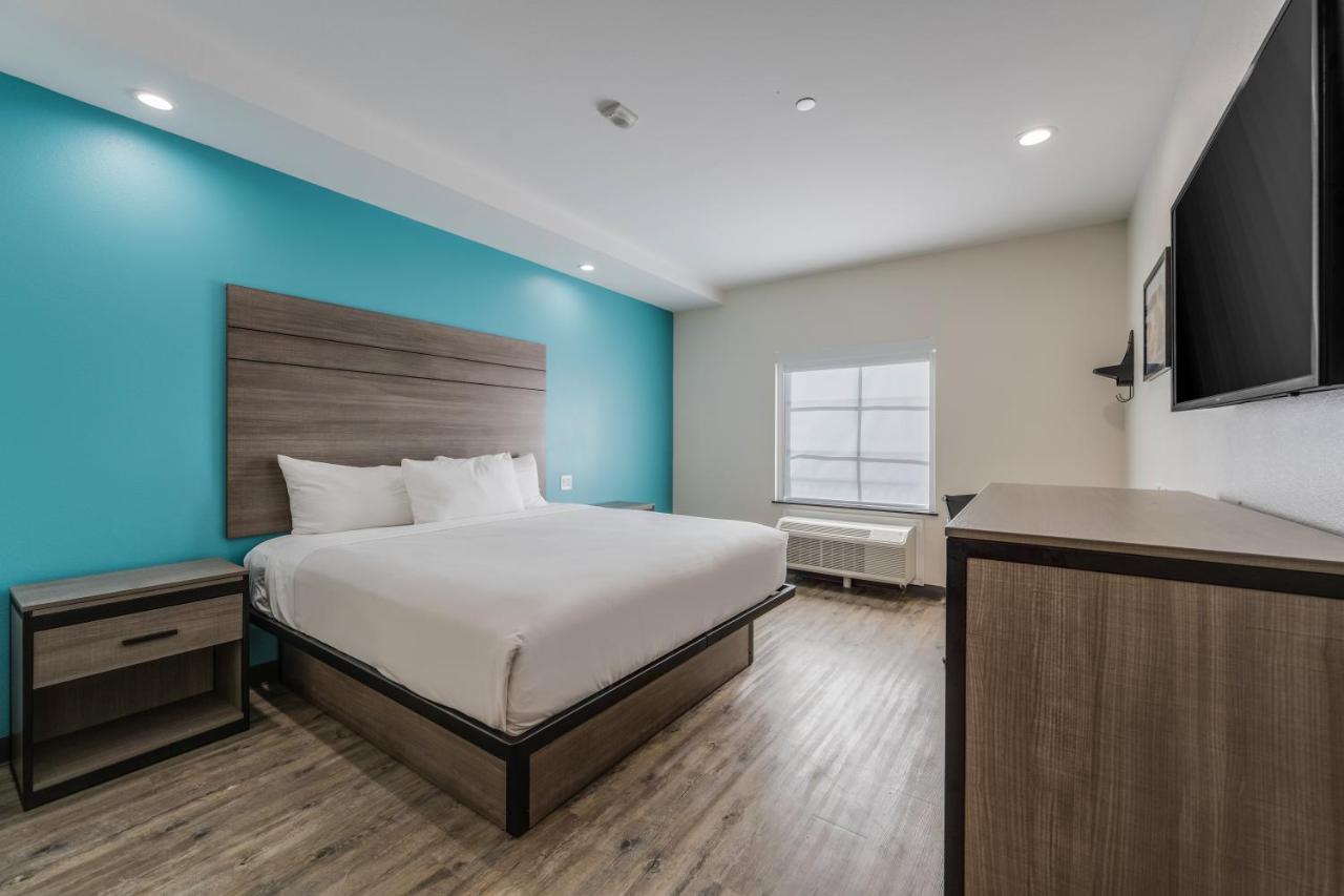 King Room at Americas Best Value Inn & Suites Katy
