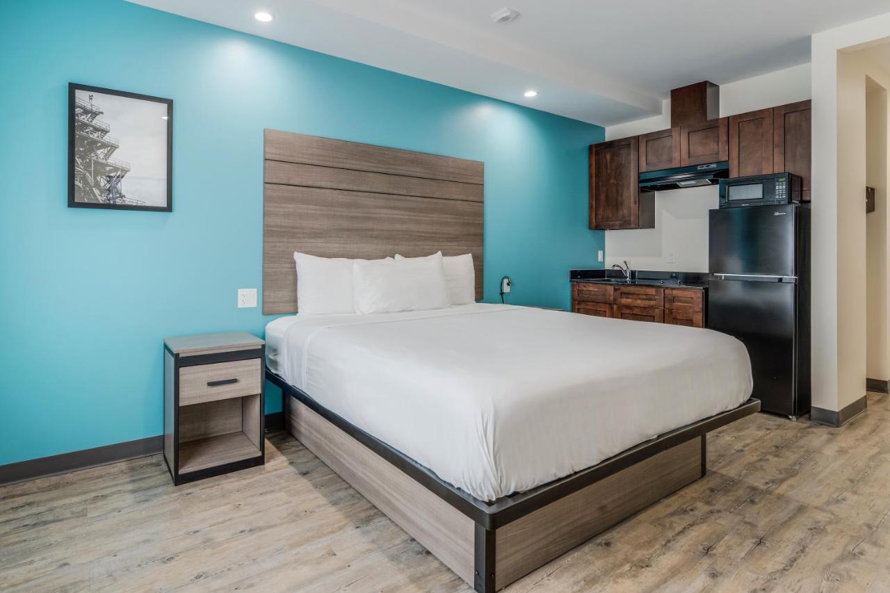 King Suite at Red Lion Inn & Suites Katy