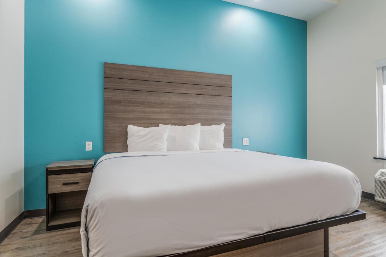 King Room at Red Lion Inn & Suites Katy