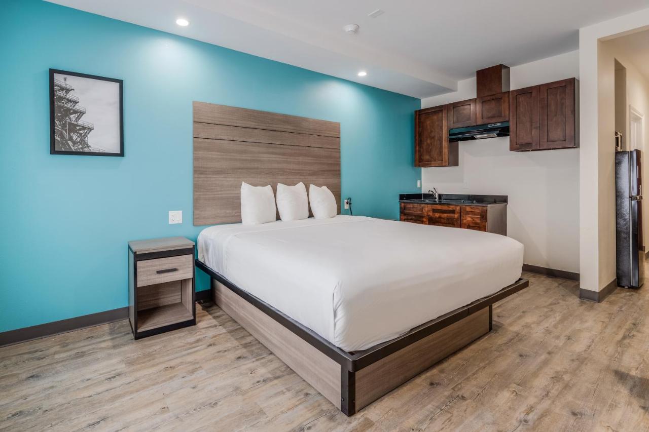 King Suite at Red Lion Inn & Suites Katy