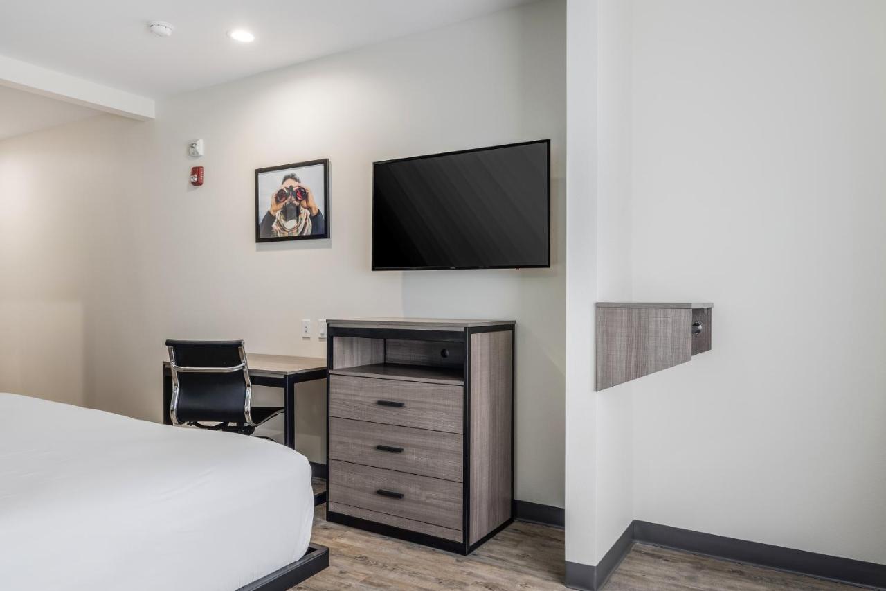 King Room at Red Lion Inn & Suites Katy