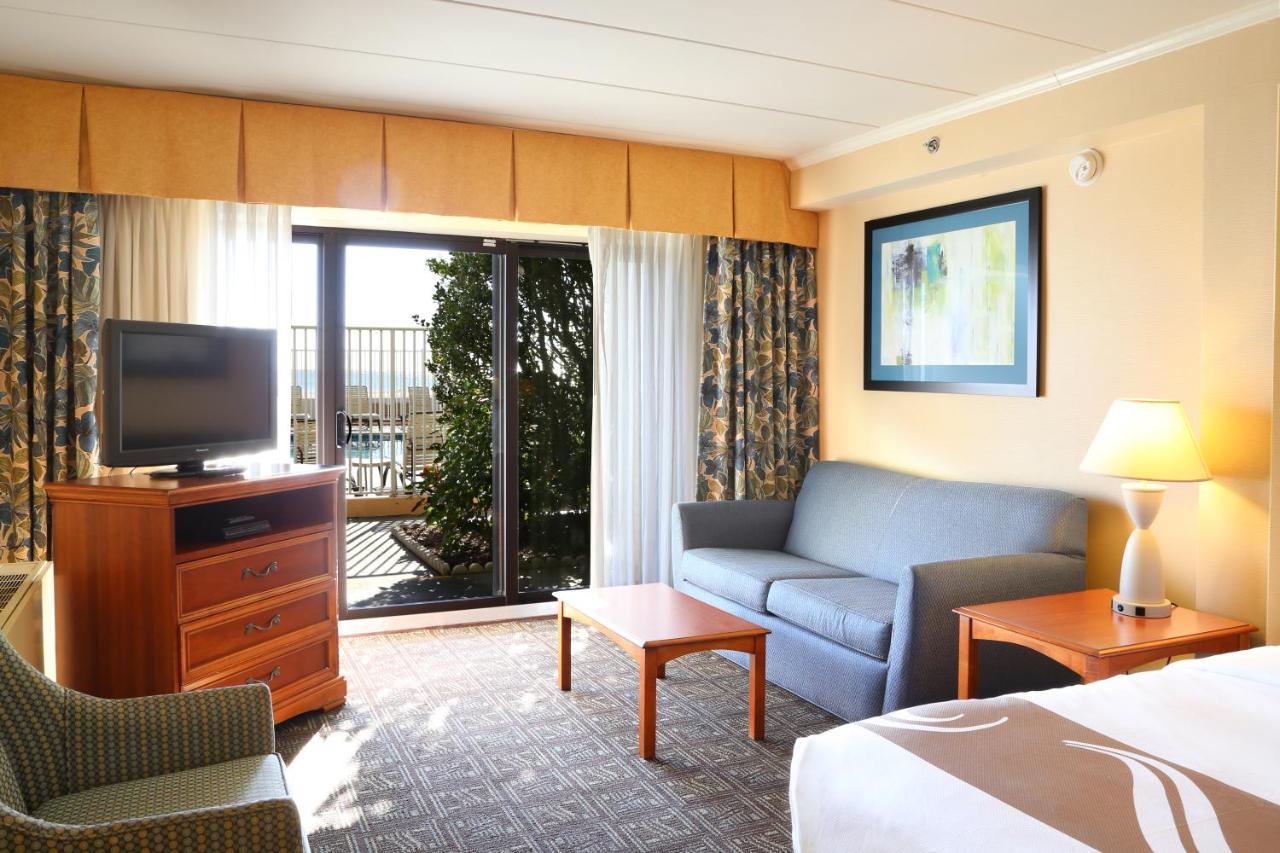 Efficiency, Ground Level, Interior Entrance, 2 Queen Beds & Sofa Bed, Non Smoking at Quality Inn Boardwalk