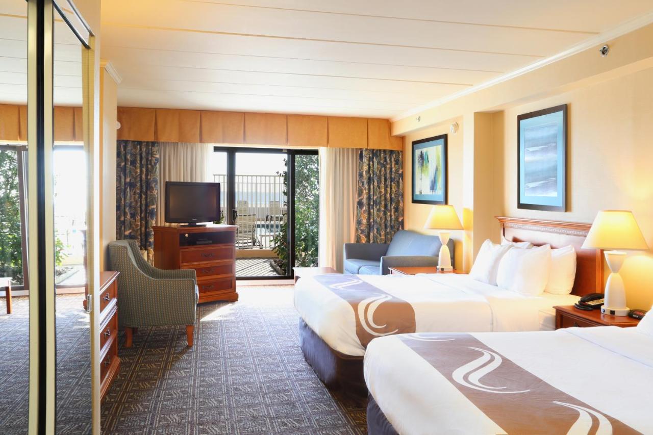 Efficiency, Ground Level, Interior Entrance, 2 Queen Beds & Sofa Bed, Non Smoking at Quality Inn Boardwalk