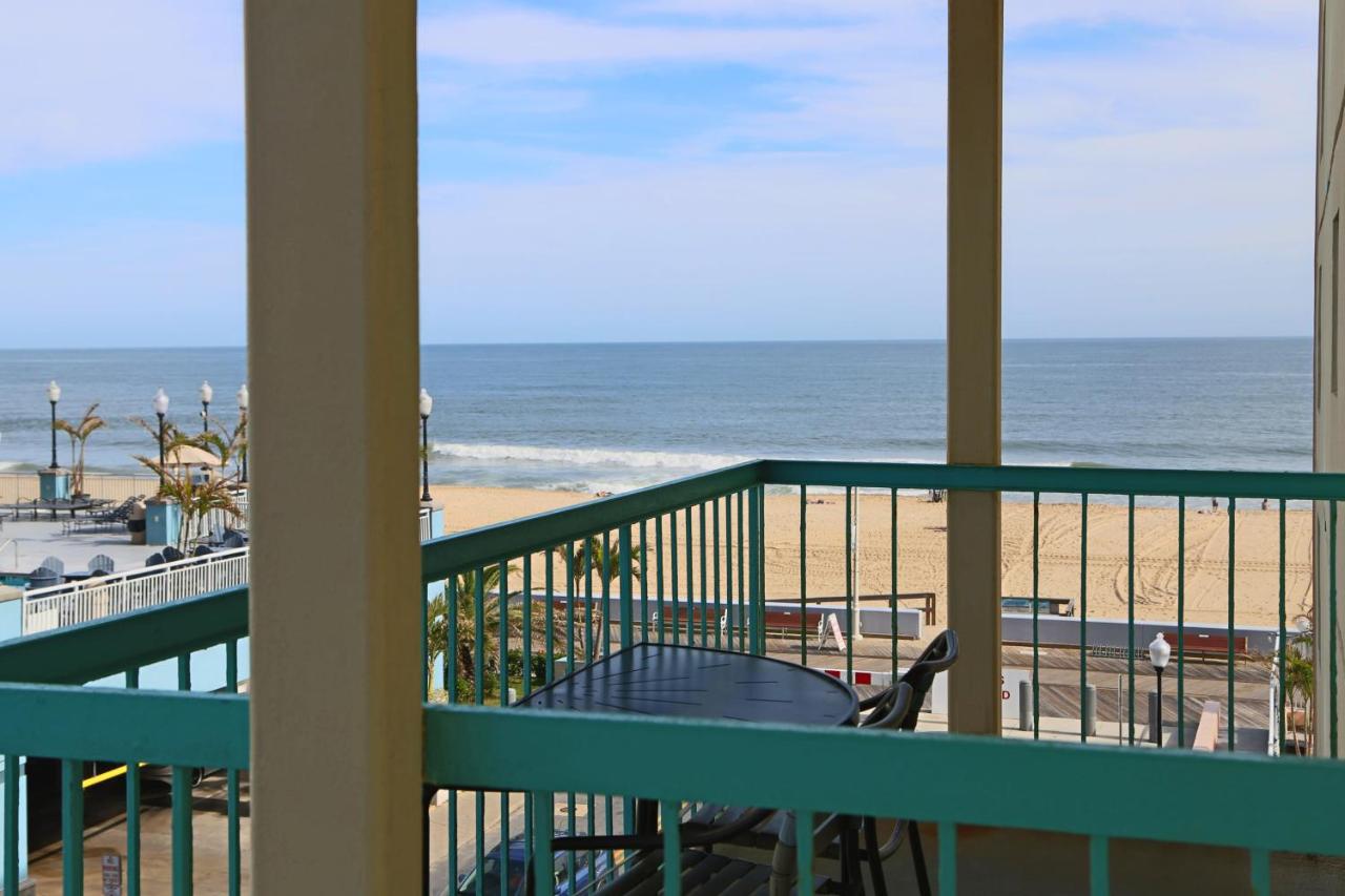 Efficiency, Northern View (Side View), 2 Double Beds & Sofa Bed, Exterior Entrance, Non Smoking at Quality Inn Boardwalk