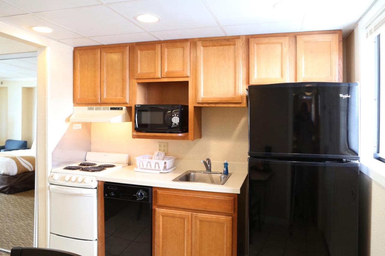 Efficiency, Northern View (Side View), 2 Double Beds & Sofa Bed, Exterior Entrance, Non Smoking at Quality Inn Boardwalk