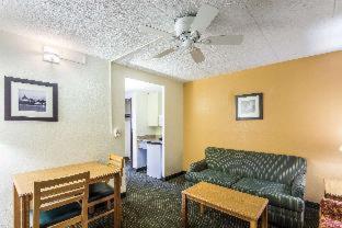 Room #49233310 at Spark by Hilton Milwaukee Airport