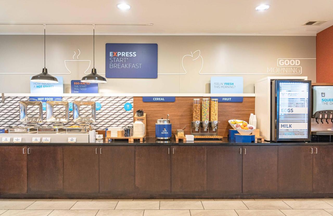 | Holiday Inn Express & Suites Columbus - Easton Area, an IHG Hotel