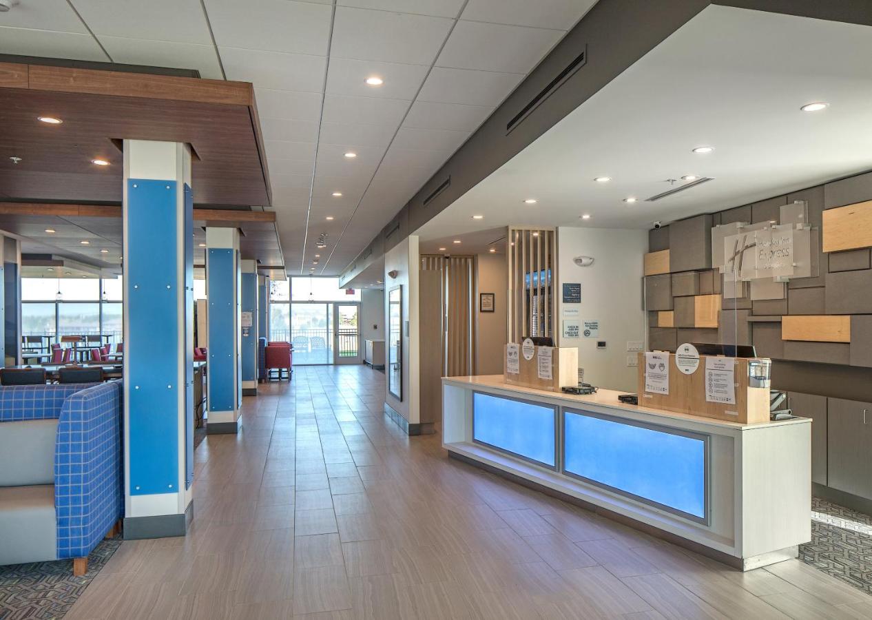 | Holiday Inn Express & Suites - West Omaha - Elkhorn, an IHG Hotel