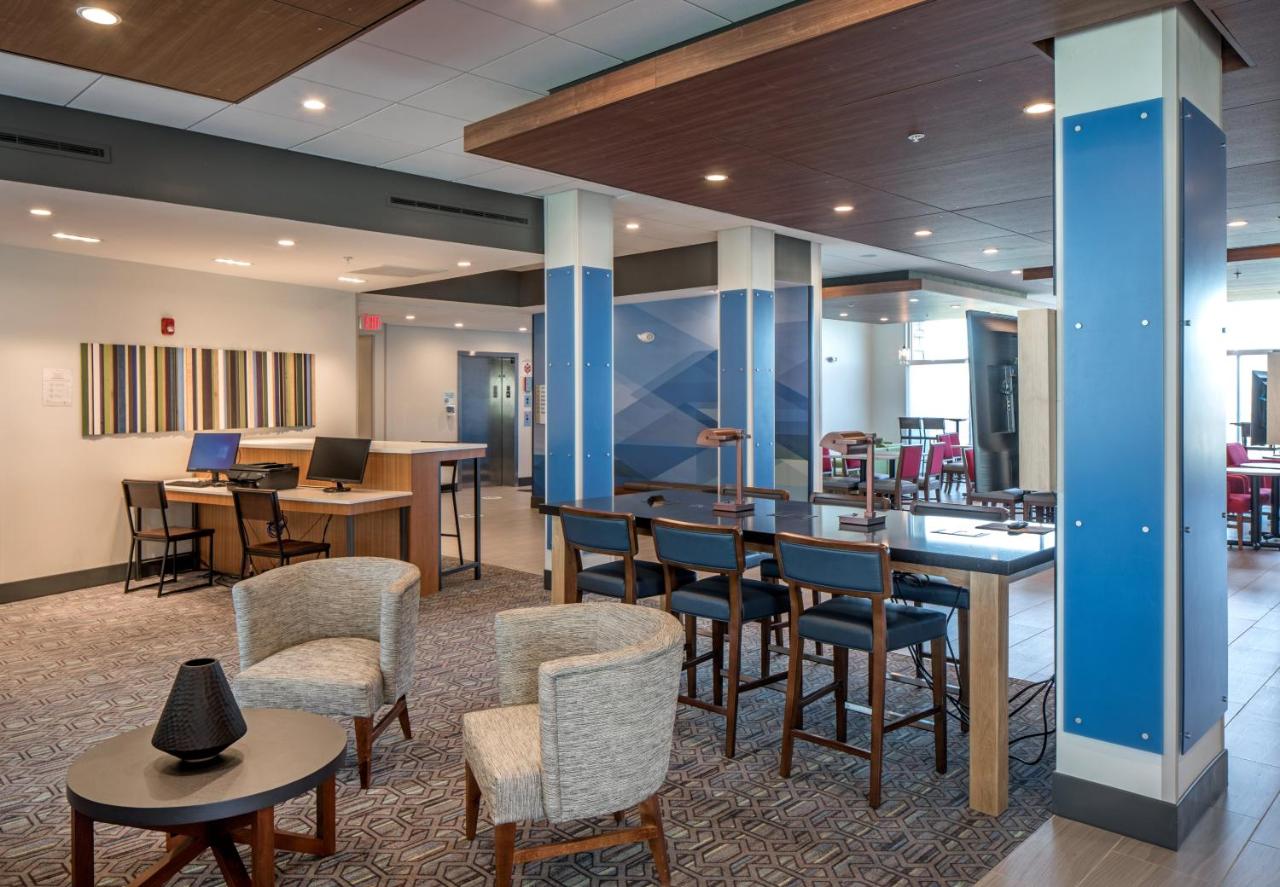 | Holiday Inn Express & Suites - West Omaha - Elkhorn, an IHG Hotel