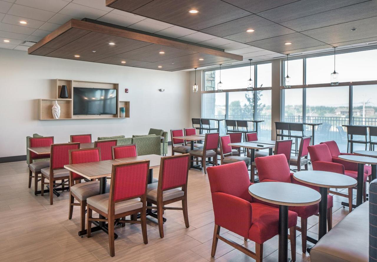 | Holiday Inn Express & Suites - West Omaha - Elkhorn, an IHG Hotel