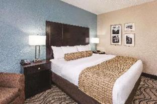 Room #26993328 at La Quinta Inn & Suites by Wyndham Knoxville Airport