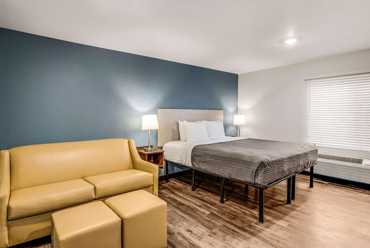 Standard King Room - Non-Smoking at Woodspring Suites West Des Moines