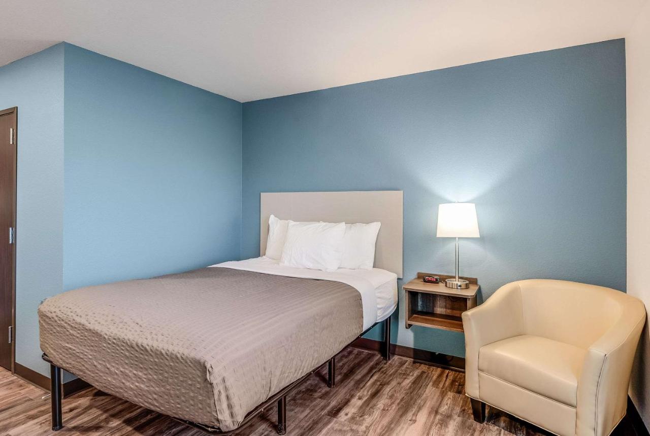 Queen Room with Roll-In Shower - Accessible/Non-Smoking at Woodspring Suites West Des Moines