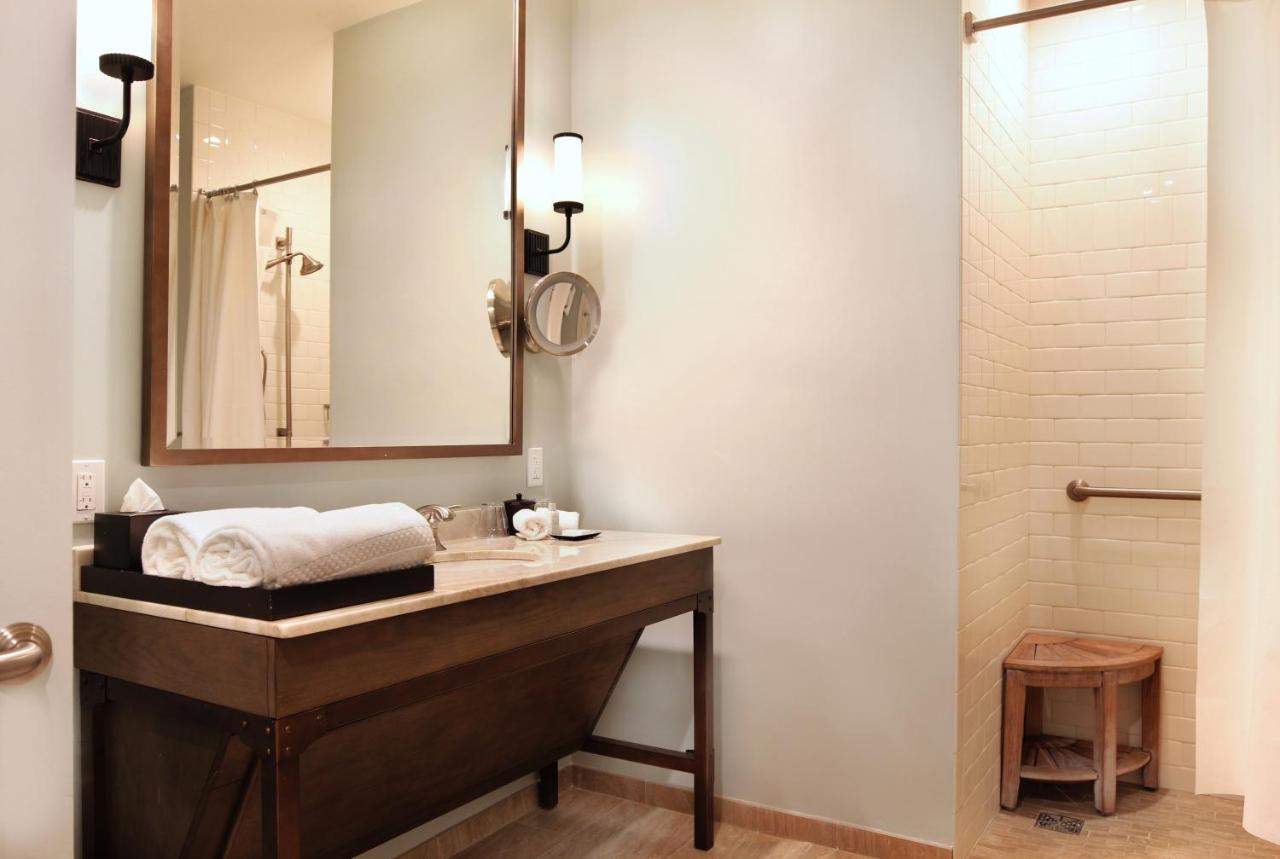 Deluxe King Accessible at NOPSI Hotel, New Orleans