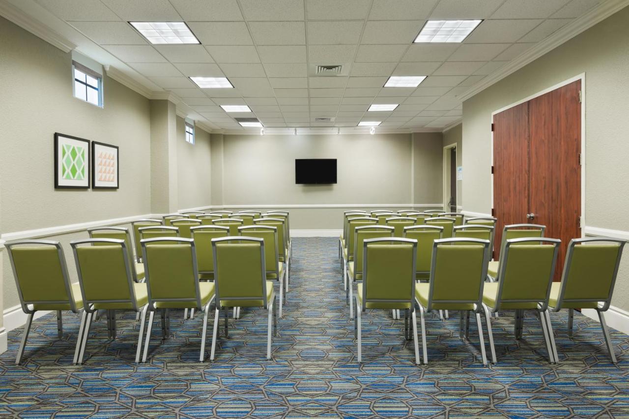 | Holiday Inn Express Hotel & Suites Ft. Lauderdale-Plantation, an IHG Hotel